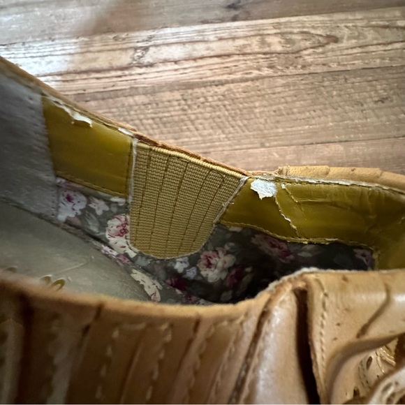 Seychelles Clue Oxford Fringe Heel Pump Shoe Anthropologie Mustard Retro 9.5 - Picture 5 of 10
